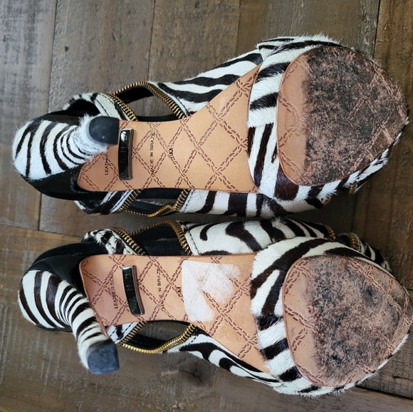 L.A.M.B. Dawna Zebra Heels Sz 6 - Picture 4 of 5